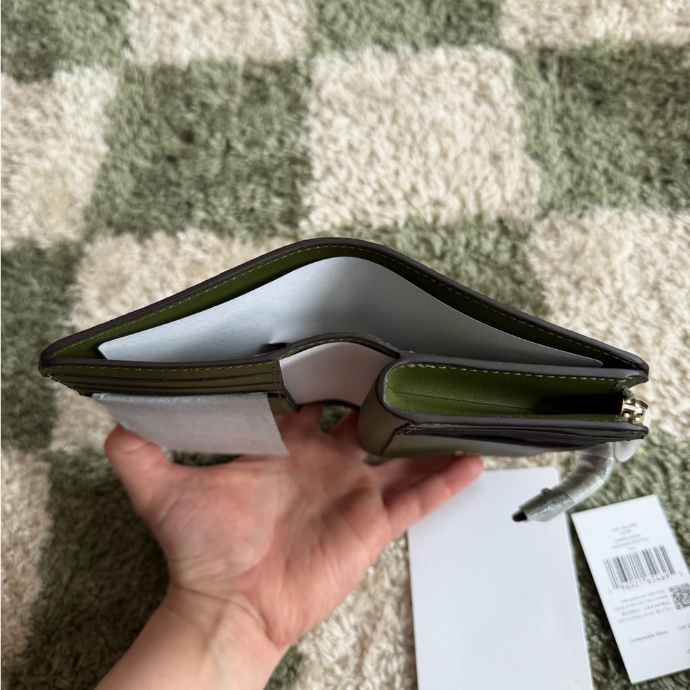 Kate Spade Olive Green Leather Wallet - Picture 5 of 5